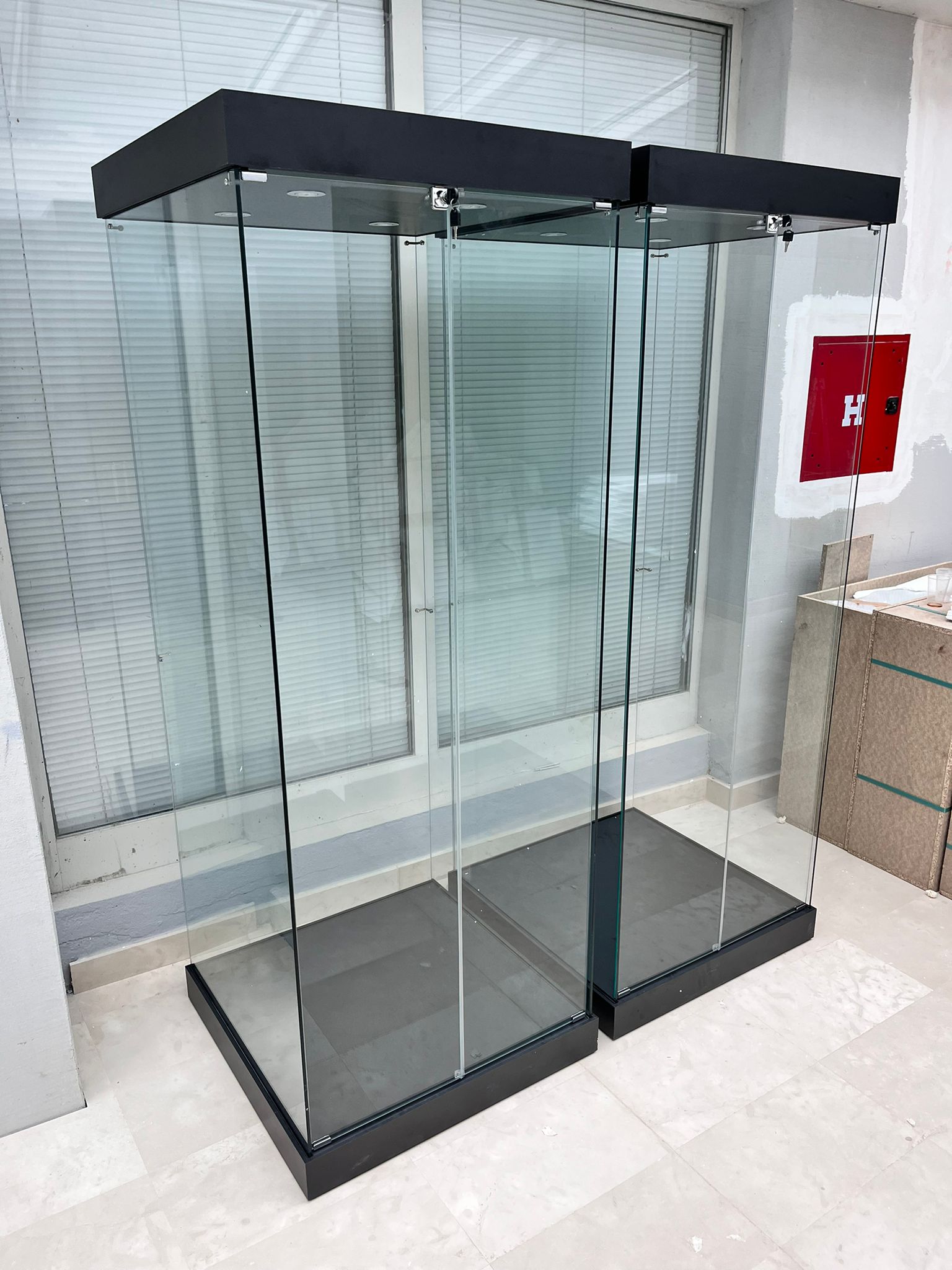 Isporučene crne vitrine za Muzej Brodskog Posavlja u Slavonskom Brodu